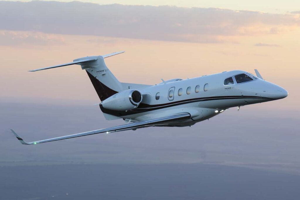 Embraer Phenom 300E exterior